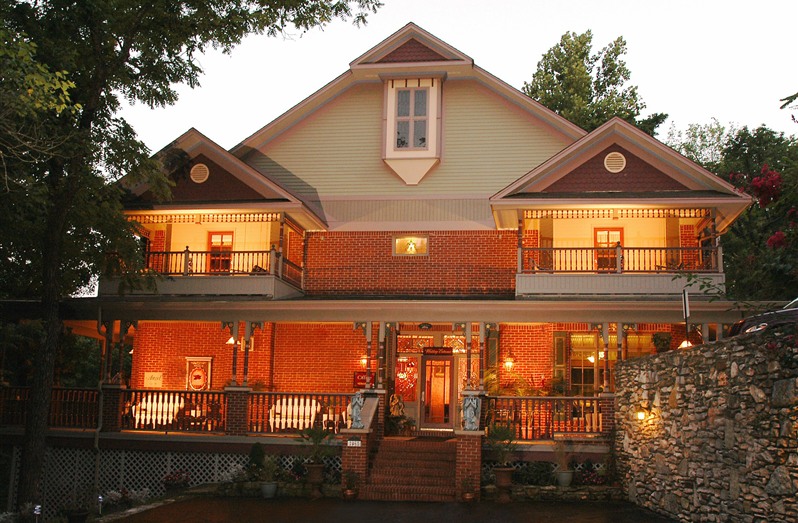 Eureka Springs Lodging