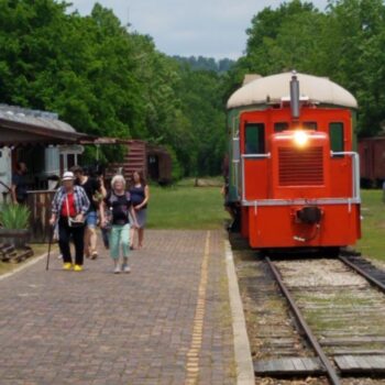 Eureka Springs & North Arkansas Railway image of train car