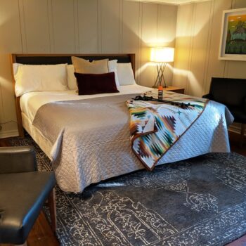 Loblolly Pines guest room bed and chairs image