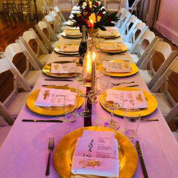 eureka springs wedding venue gold charger plates 1